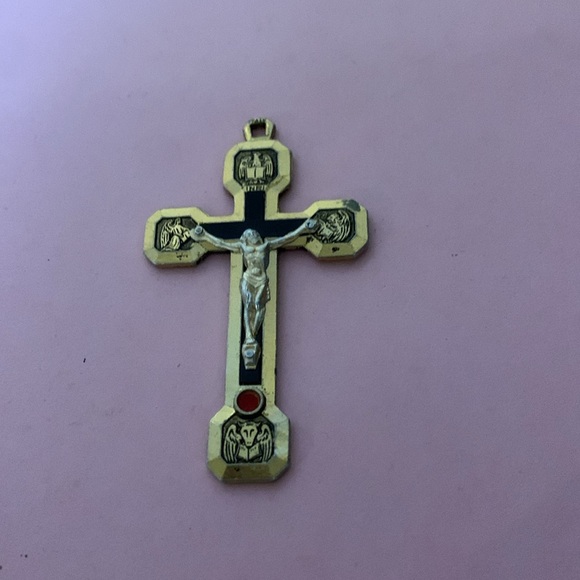 Beautiful crucifix pendant - Picture 2 of 5